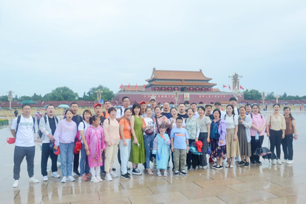 心之所向，行之所往；奮斗百年，沐浴紅光