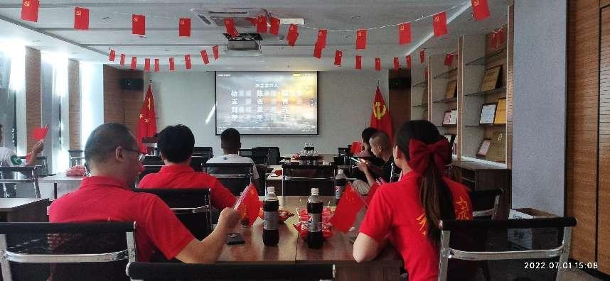 “喜迎二十大、永遠跟黨走、奮進新征程”